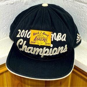 LOS ANGELES LAKERS 2010 Back 2 Back Champions Flexfit Hat by Adidas